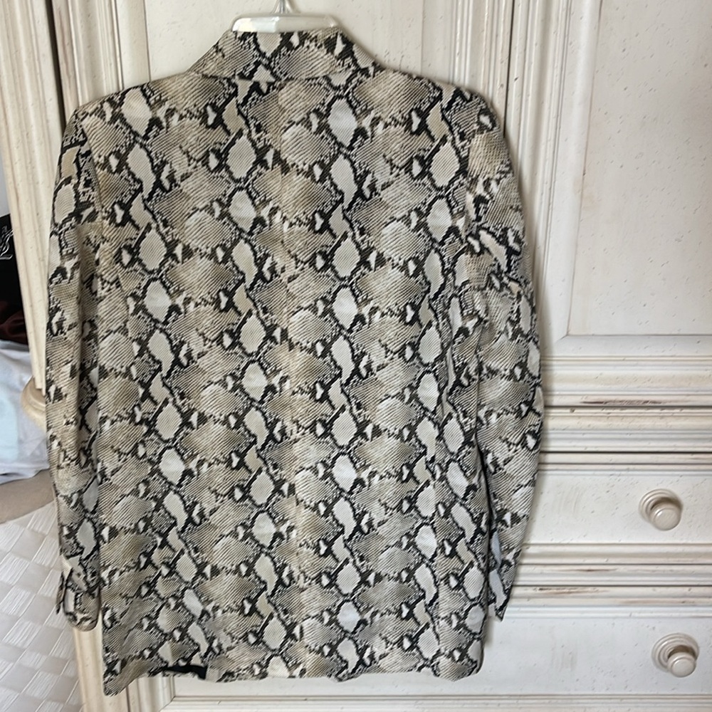 Blazer - Picture 4 of 4